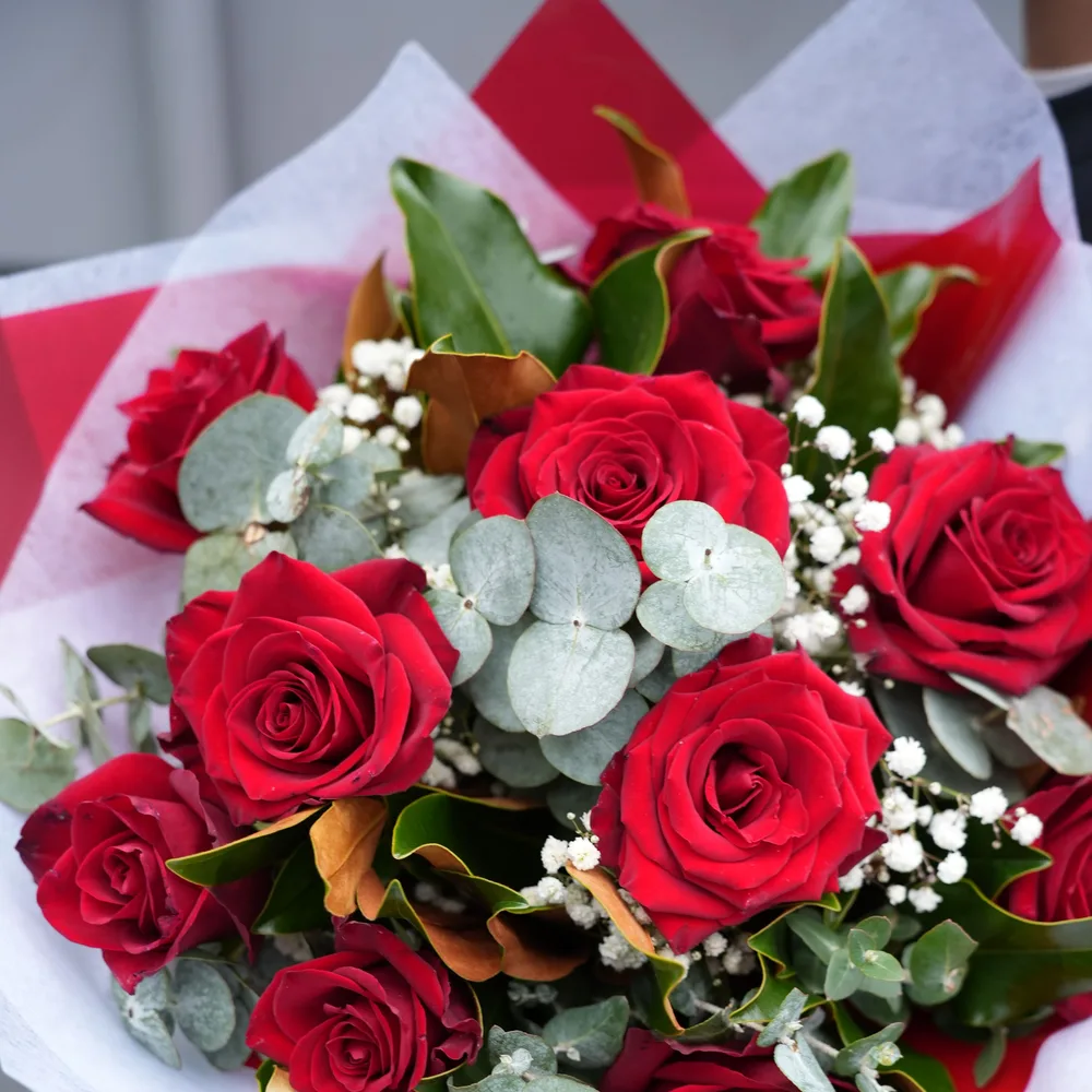 Classic Red Roses Presentation - view 2