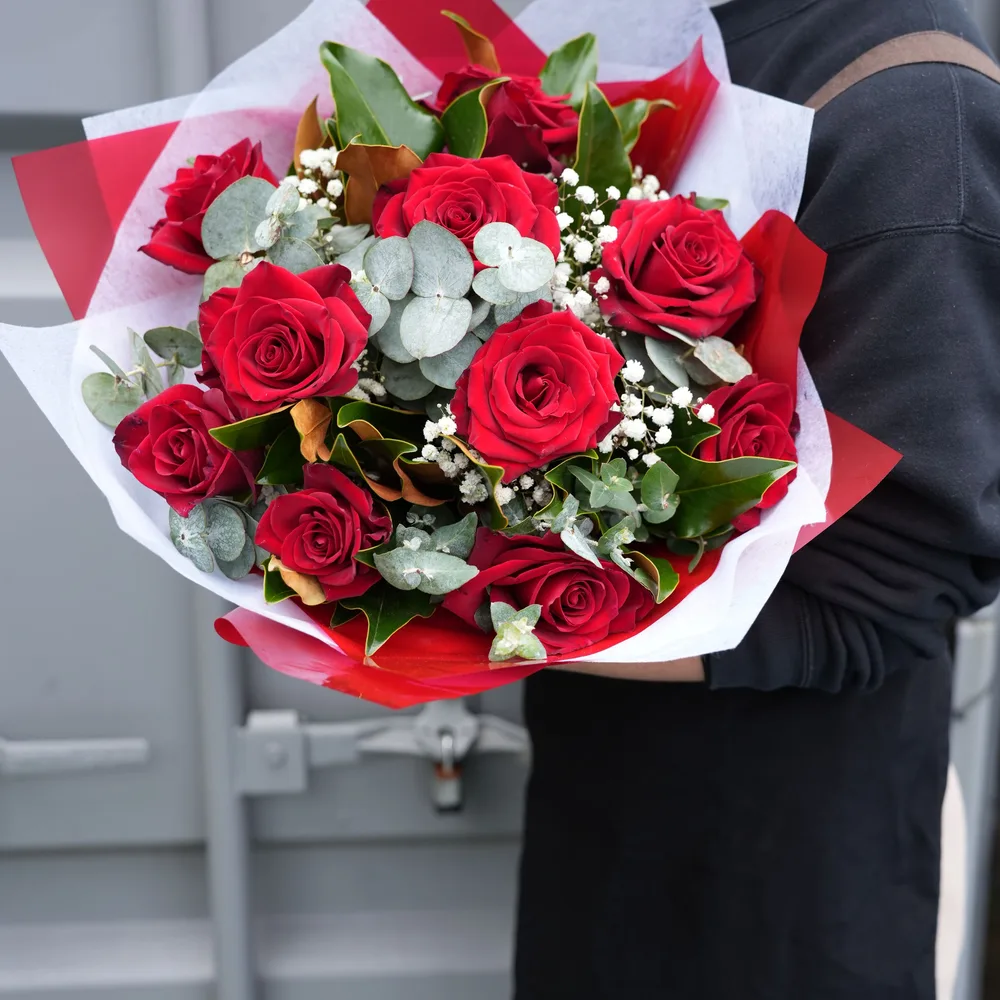 Classic Red Roses Presentation - view 3